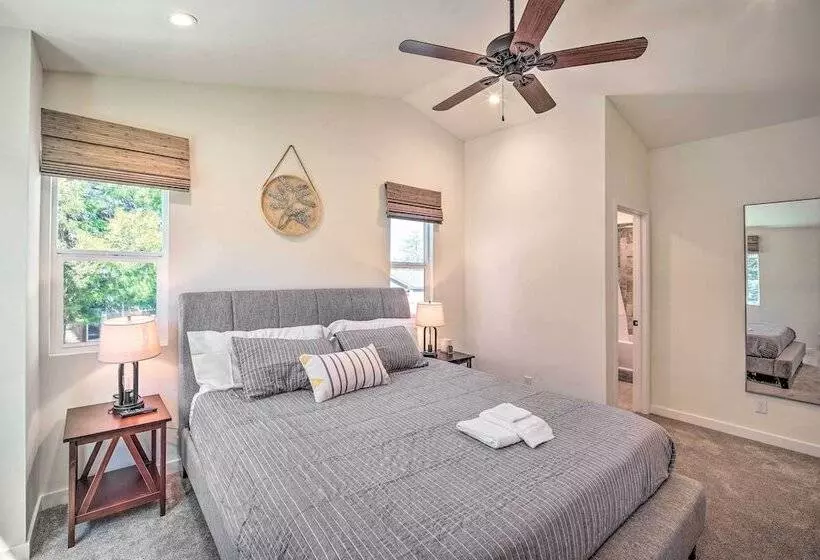 Family Home W/ Deck & View, 4 Mi To Lake Arrowhead