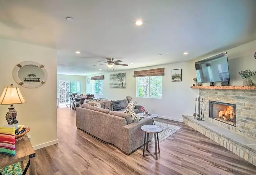 Family Home W/ Deck & View, 4 Mi To Lake Arrowhead