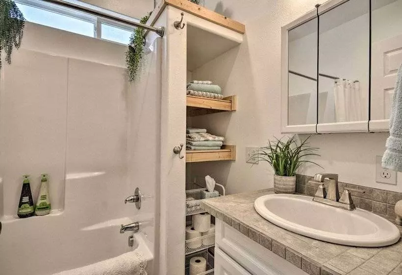 Floating Home On Columbia River W/ Provided Kayaks