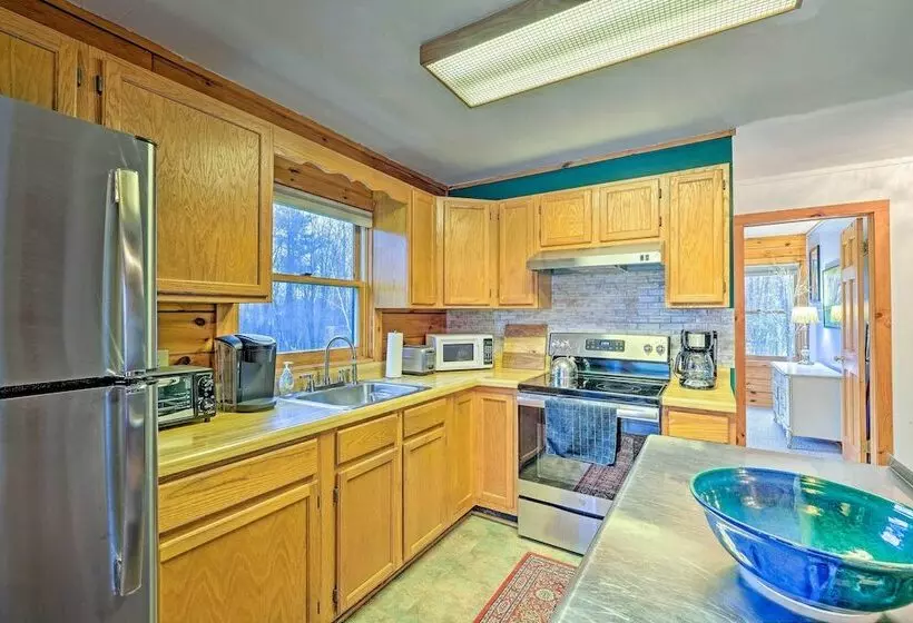 High Peak Heaven: Cozy Log Cabin On 1 Acre!