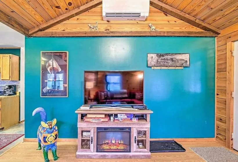 High Peak Heaven: Cozy Log Cabin On 1 Acre!