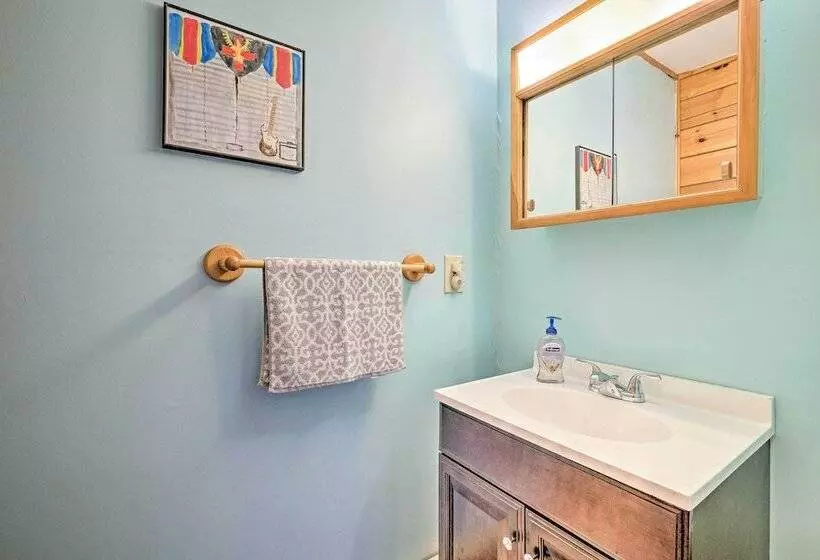 High Peak Heaven: Cozy Log Cabin On 1 Acre!