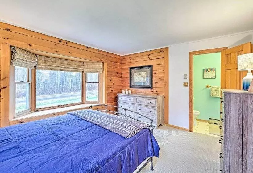 High Peak Heaven: Cozy Log Cabin On 1 Acre!