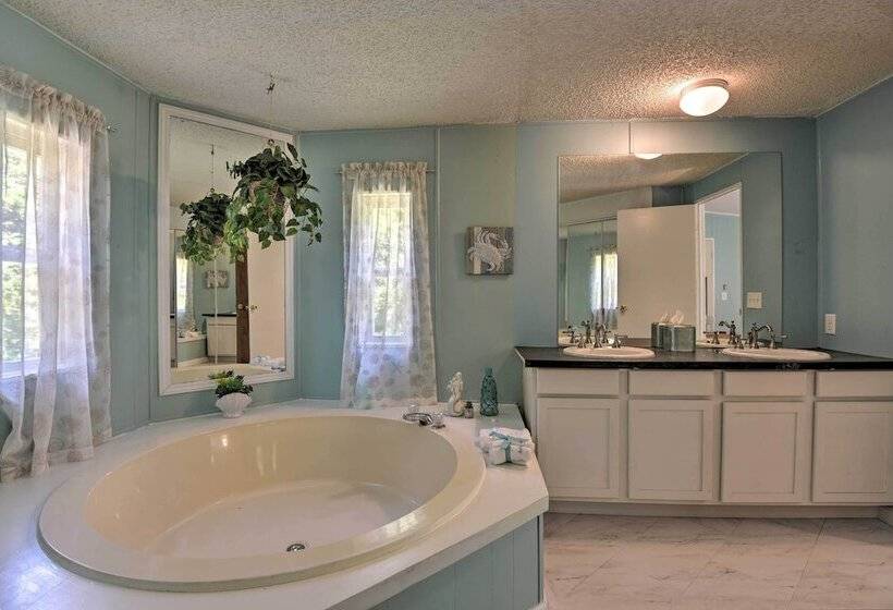 House W/ Deck + Fireplace, Walk To State Park