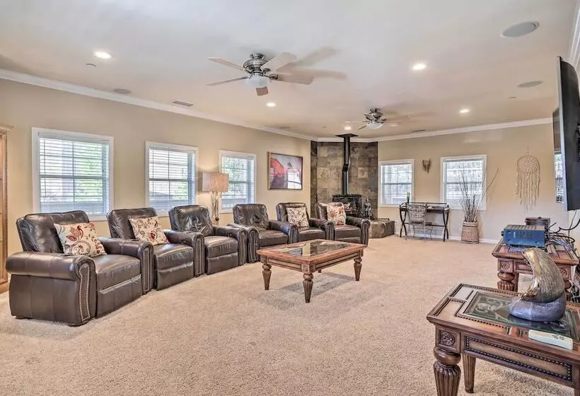 Huge Lake Arrowhead Home W/ 3 Decks & Grill!