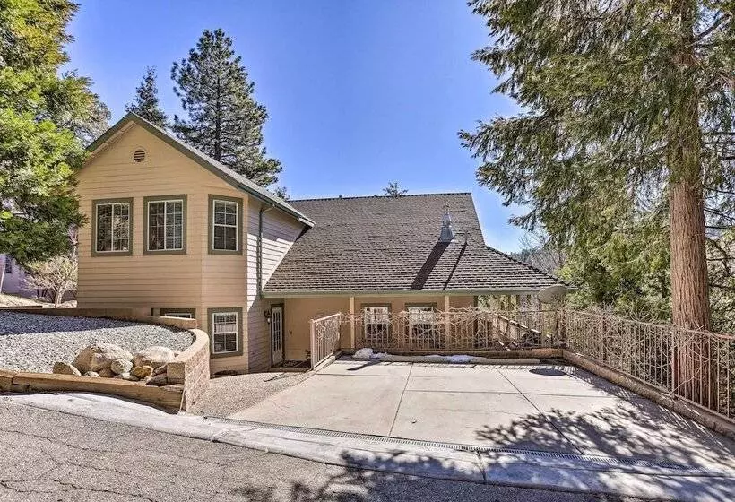 Huge Lake Arrowhead Home W/ 3 Decks & Grill!
