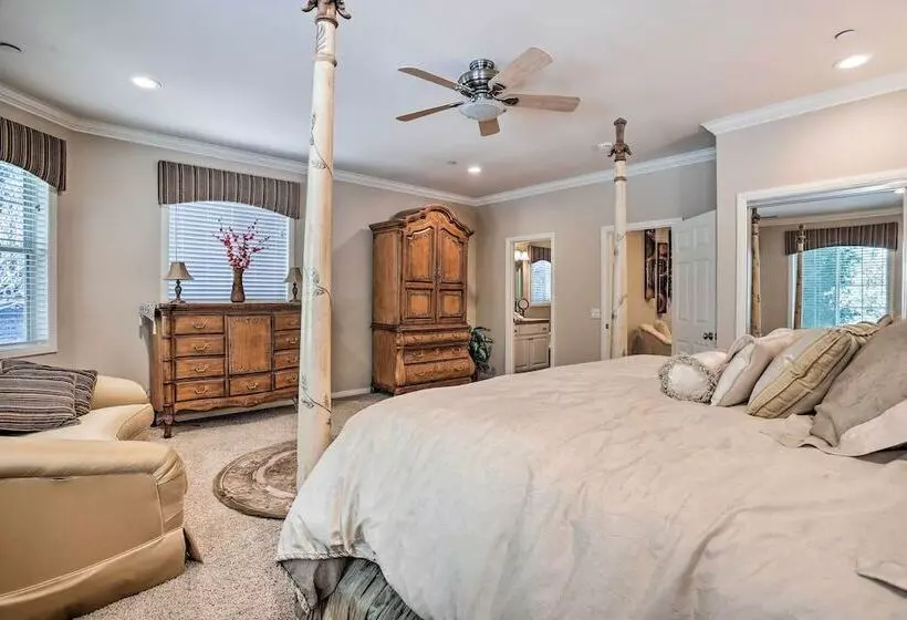 Huge Lake Arrowhead Home W/ 3 Decks & Grill!