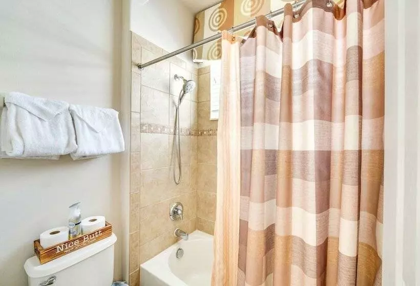 6 Mi To Disney: Lakefront Reunion Resort Home