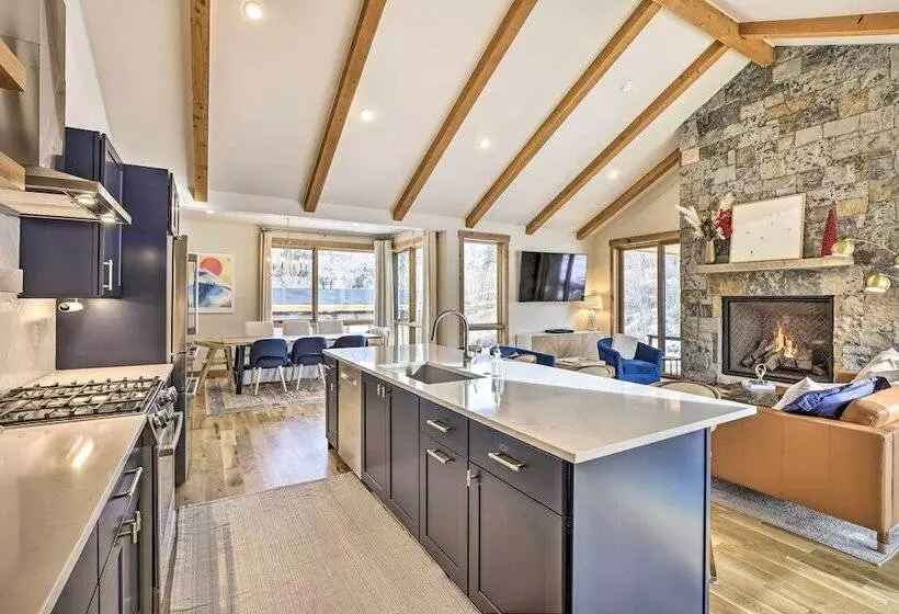 Luxe Home W/ Patio & Pool Access In Silverthorne!