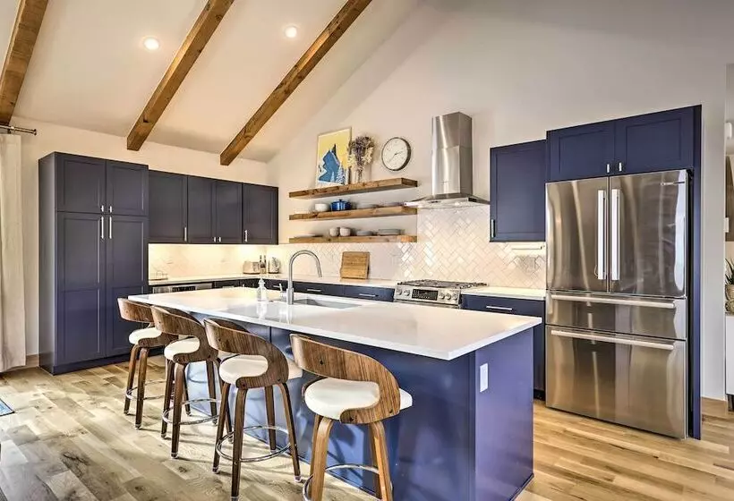 Luxe Home W/ Patio & Pool Access In Silverthorne!
