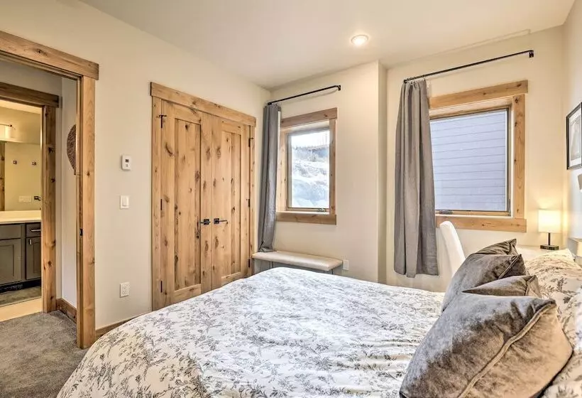 Luxe Home W/ Patio & Pool Access In Silverthorne!