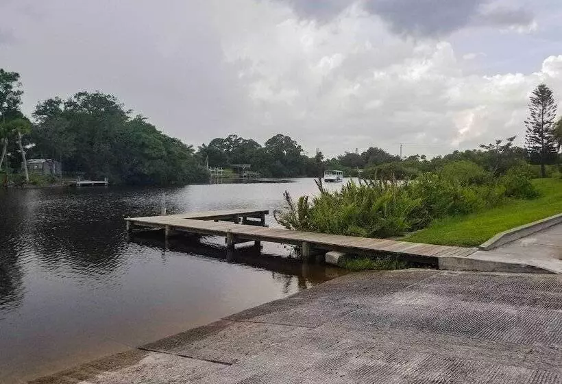 Modern Port St Lucie Home W/ Private Outdoor Oasis