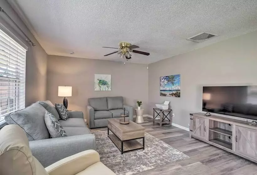 Modern Port St Lucie Home W/ Private Outdoor Oasis