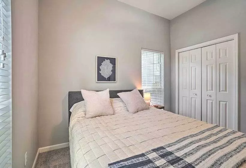 Modern Retreat   4 Miles To Isle Of Palms Beach!