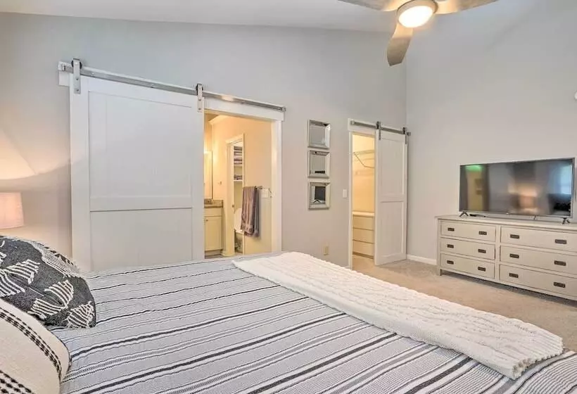 Modern Retreat   4 Miles To Isle Of Palms Beach!
