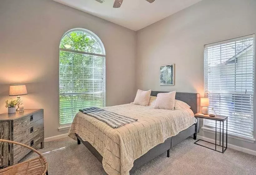 Modern Retreat   4 Miles To Isle Of Palms Beach!