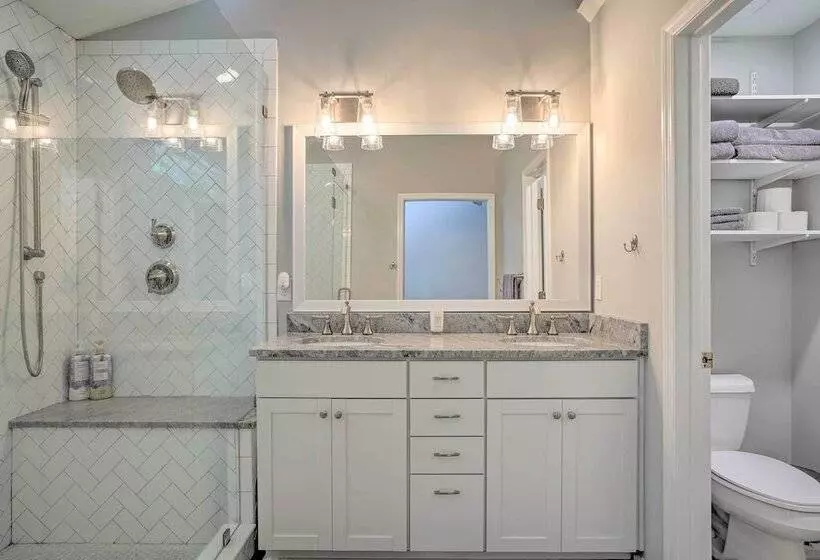 Modern Retreat   4 Miles To Isle Of Palms Beach!