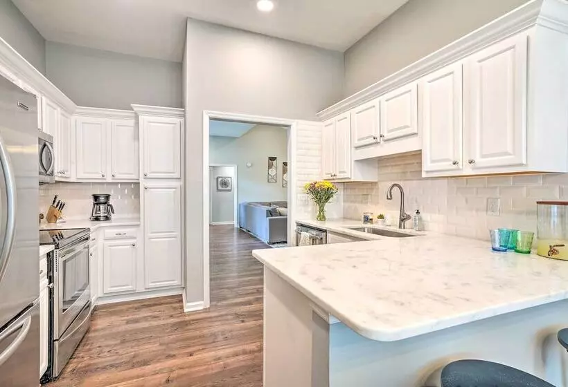 Modern Retreat   4 Miles To Isle Of Palms Beach!
