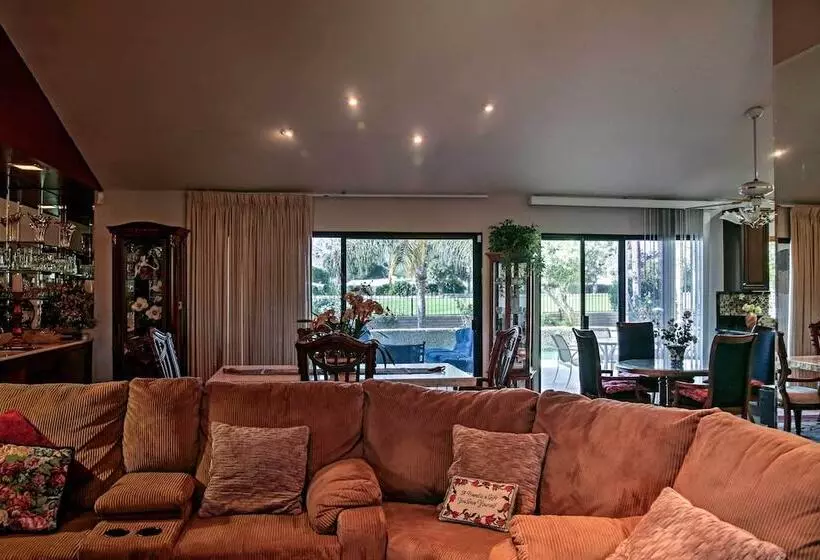 Palm Springs Golf Course Home: Private Pool & Spa!