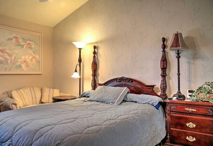 Palm Springs Golf Course Home: Private Pool & Spa!