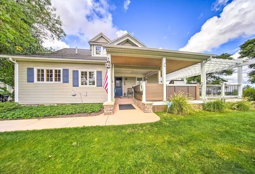 Private Waterfront Lake Erie Home W/bbq Patio