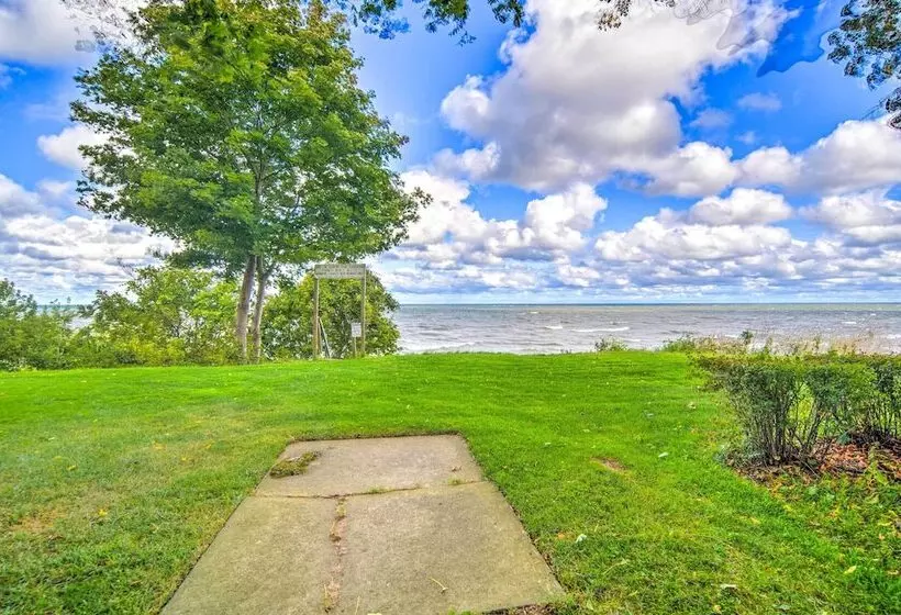 Private Waterfront Lake Erie Home W/bbq Patio