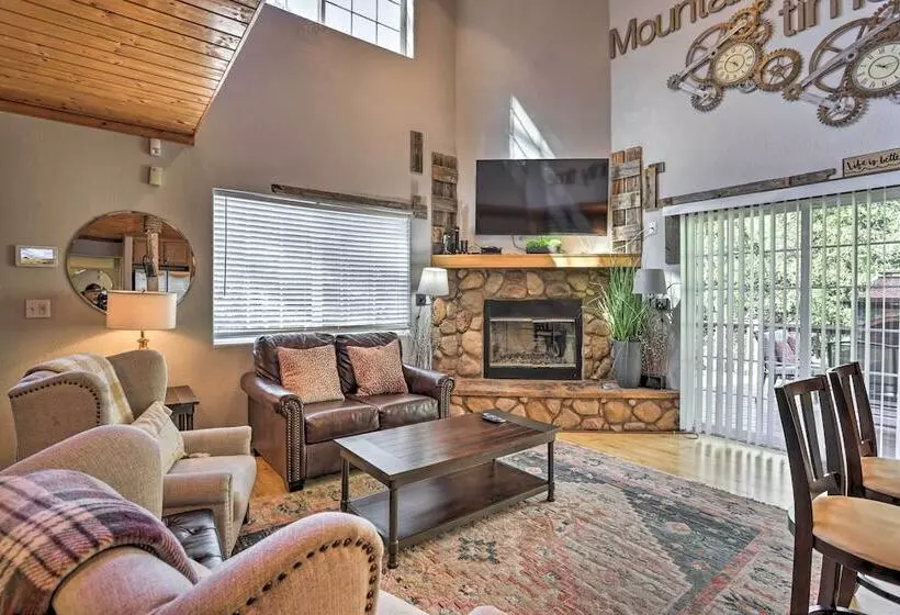 Remodeled Crestline Retreat: Walk To Lake Gregory!