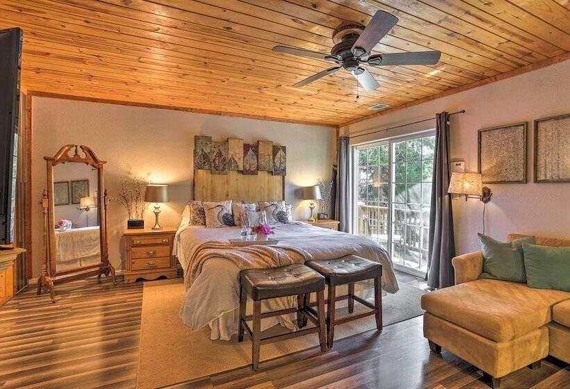 Remodeled Crestline Retreat: Walk To Lake Gregory!