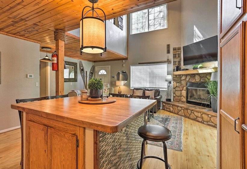 Remodeled Crestline Retreat: Walk To Lake Gregory!