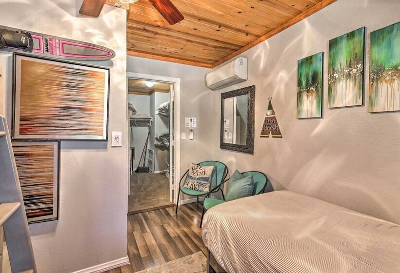 Remodeled Crestline Retreat: Walk To Lake Gregory!