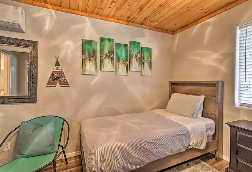 Remodeled Crestline Retreat: Walk To Lake Gregory!