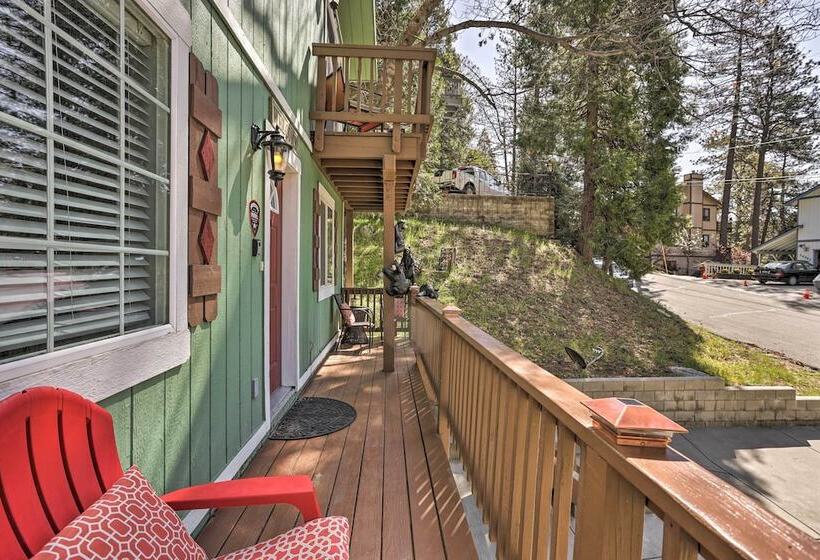 Remodeled Crestline Retreat: Walk To Lake Gregory!