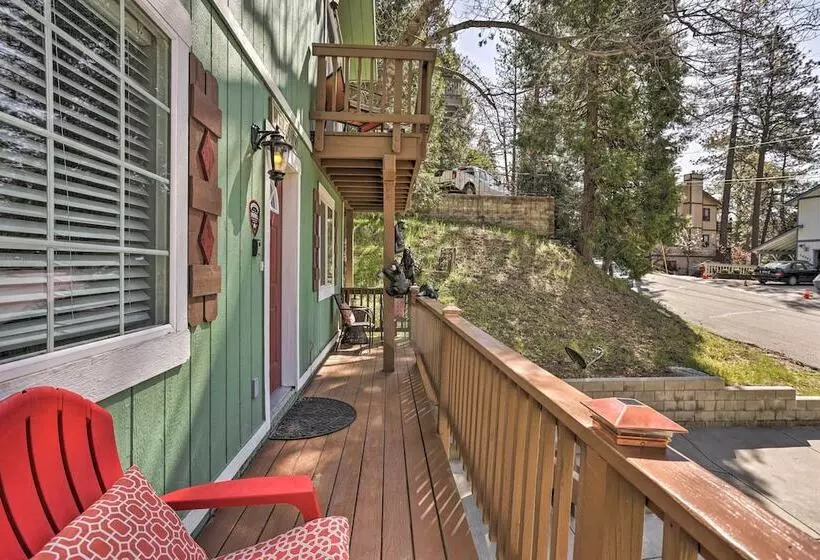 Remodeled Crestline Retreat: Walk To Lake Gregory!