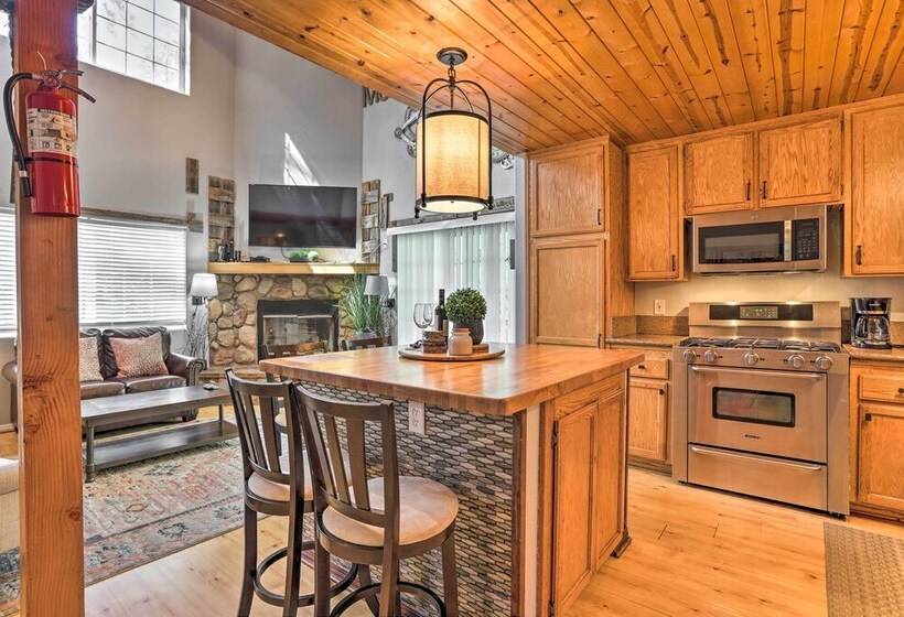 Remodeled Crestline Retreat: Walk To Lake Gregory!