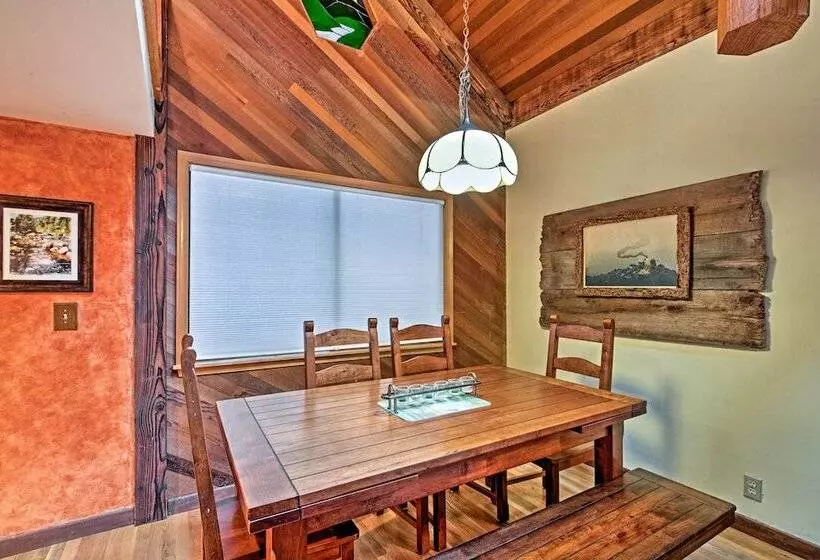 Riverfront Gold Bar Cabin W/ Hot Tub & Mtn Views!