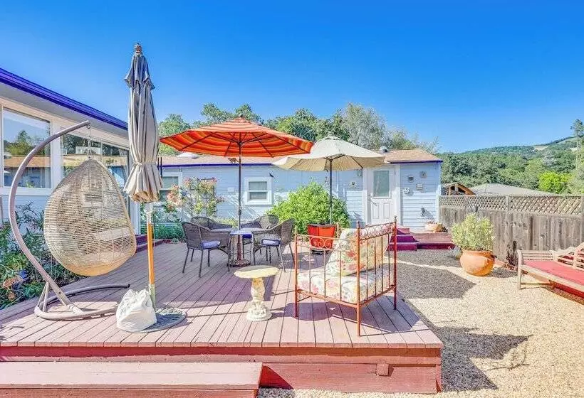 Romantic Casita W/ Garden + Deck 2 Miles To Plaza!
