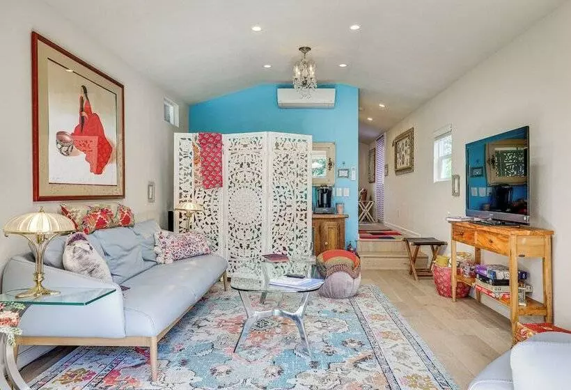 Romantic Casita W/ Garden + Deck 2 Miles To Plaza!