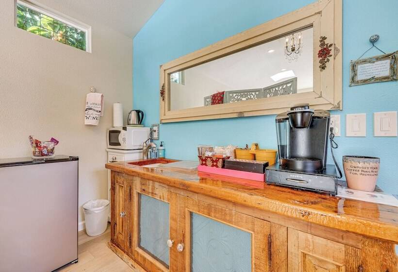 Romantic Casita W/ Garden + Deck 2 Miles To Plaza!