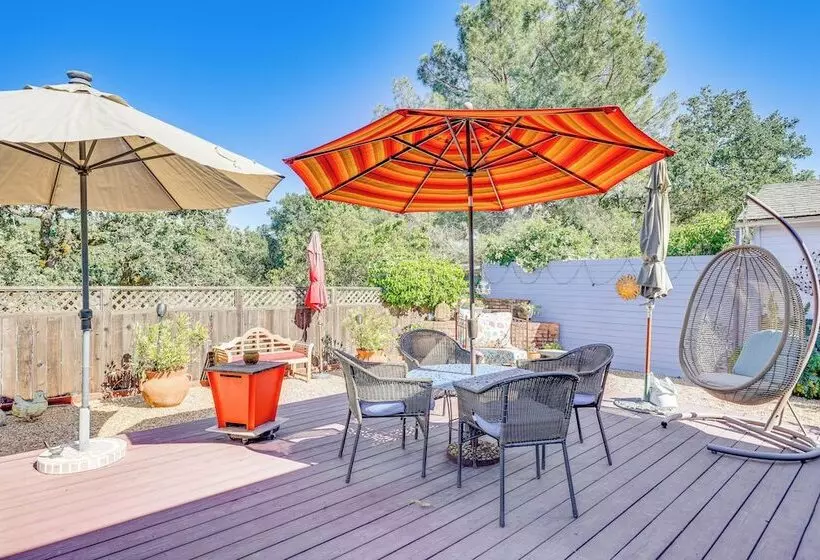 Romantic Casita W/ Garden + Deck 2 Miles To Plaza!