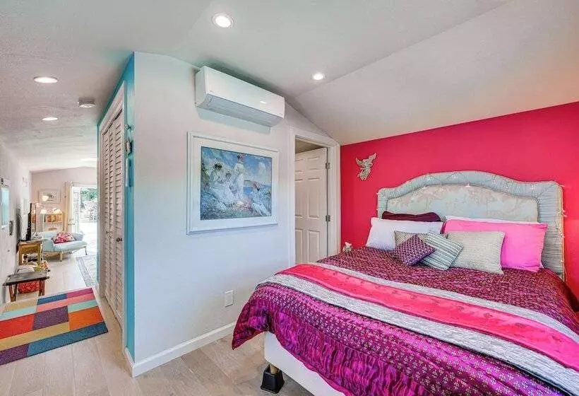 Romantic Casita W/ Garden + Deck 2 Miles To Plaza!