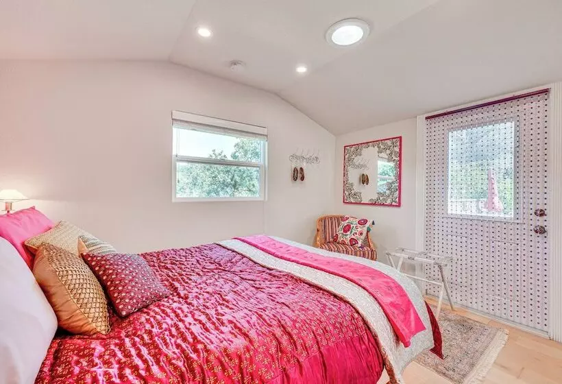 Romantic Casita W/ Garden + Deck 2 Miles To Plaza!