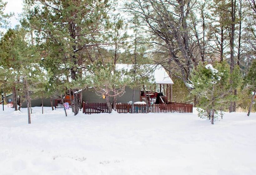 Ruidoso Cabin W/ Hot Tub & Mtn Views!