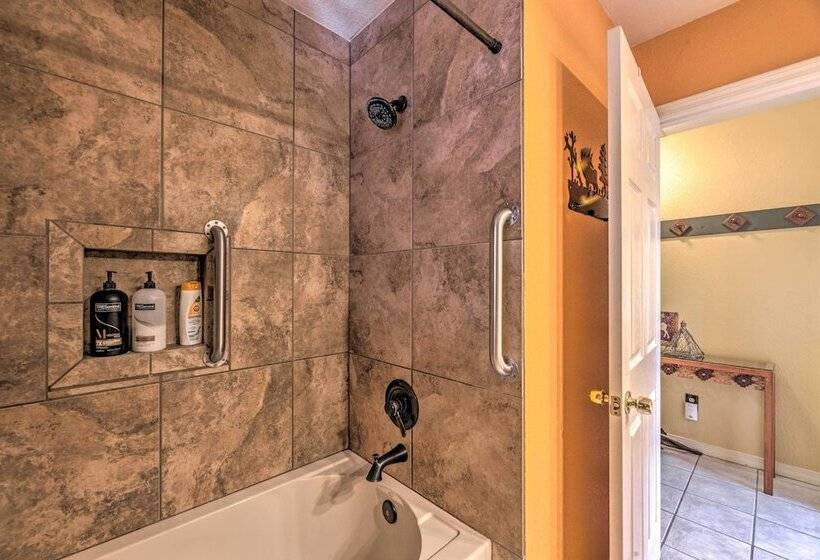 Ruidoso Cabin W/ Hot Tub & Mtn Views!