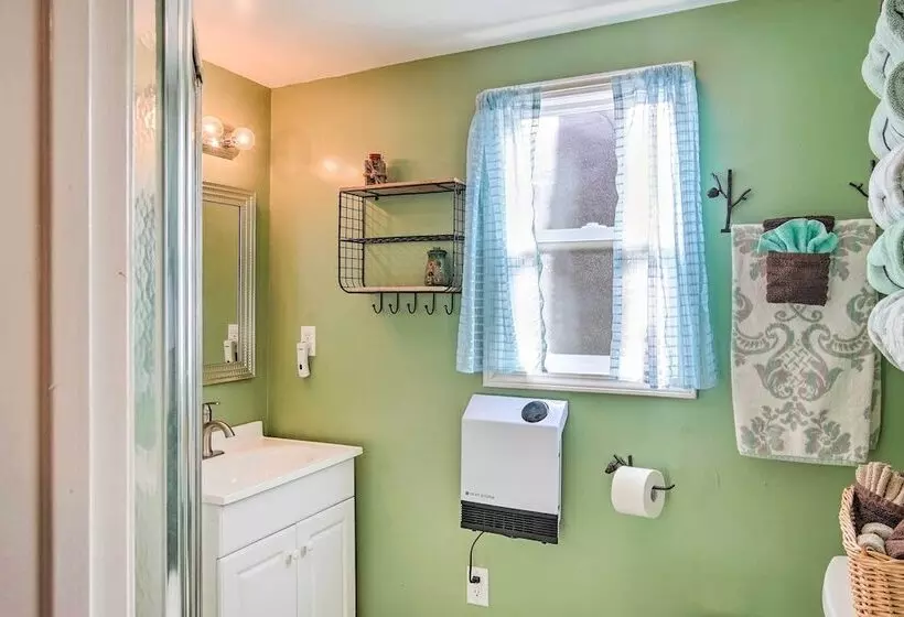 Running Springs Cabin W/ Deck + Forest Views