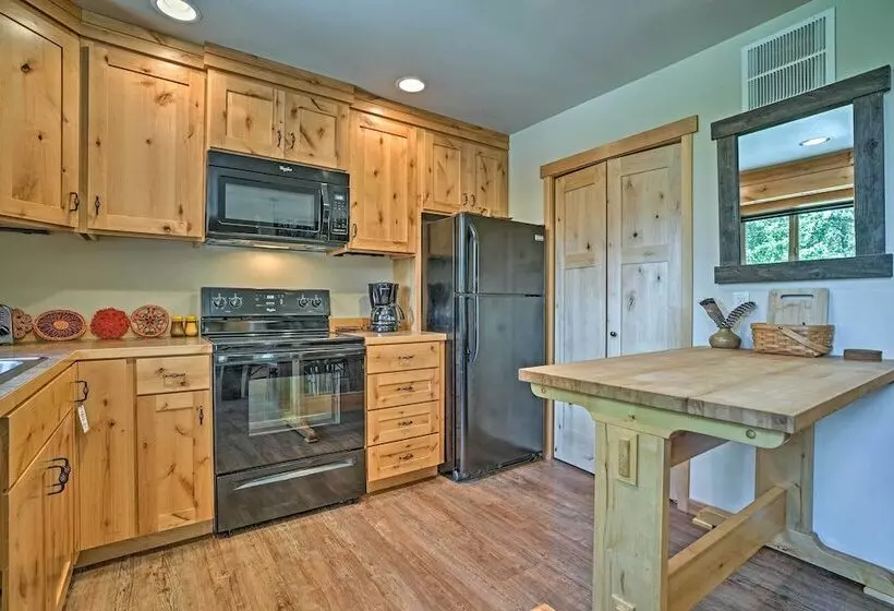 Private Leavenworth Cabin W/ Mtn Views & Fire Pit