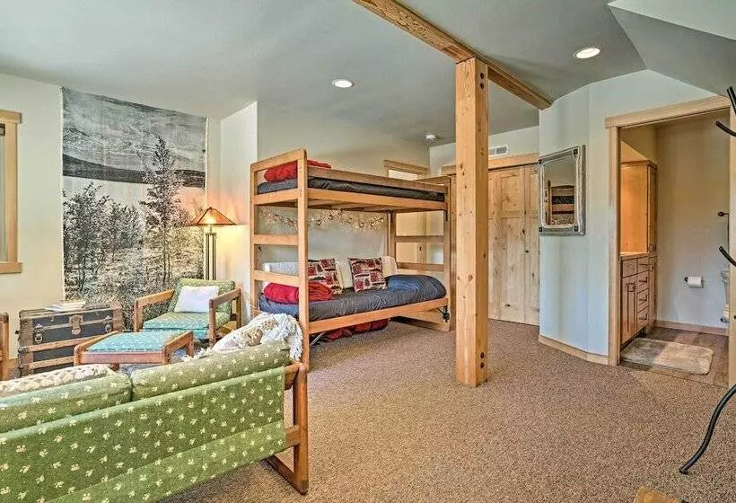 Private Leavenworth Cabin W/ Mtn Views & Fire Pit