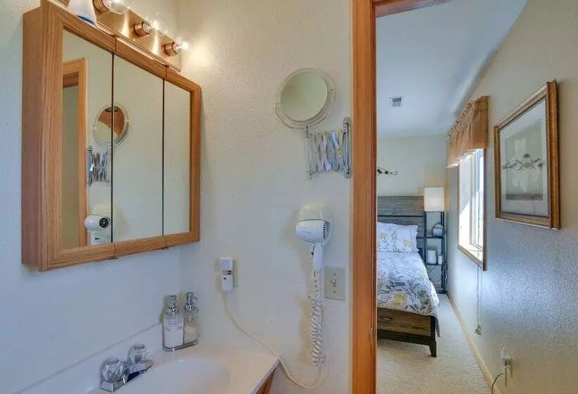 Spacious Buena Vista Home W/ Fire Pit Near Skiing!