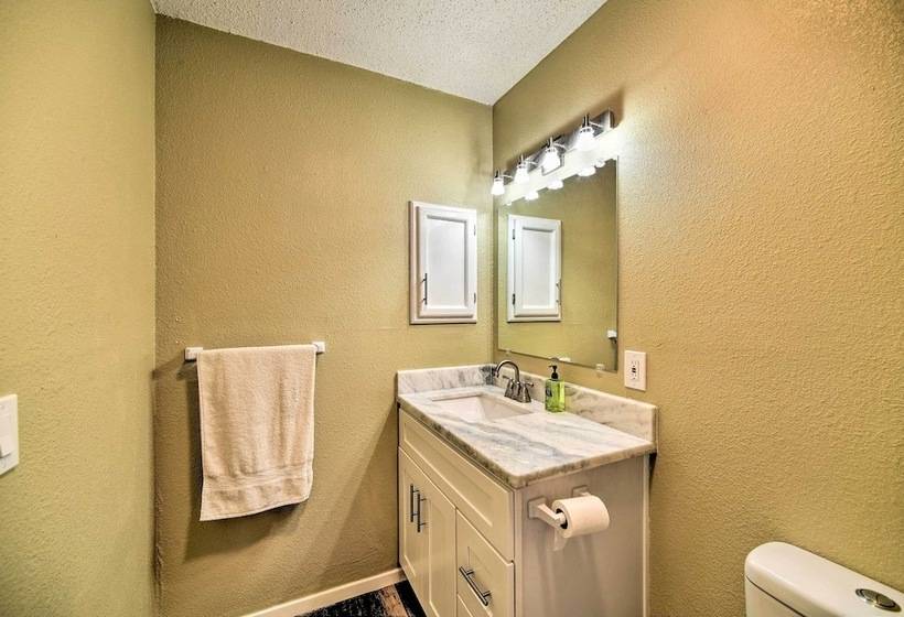 Spacious San Antonio Getaway W/ Fenced In Yard!