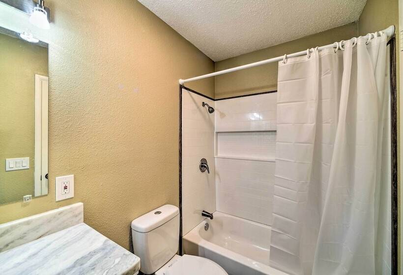 Spacious San Antonio Getaway W/ Fenced In Yard!