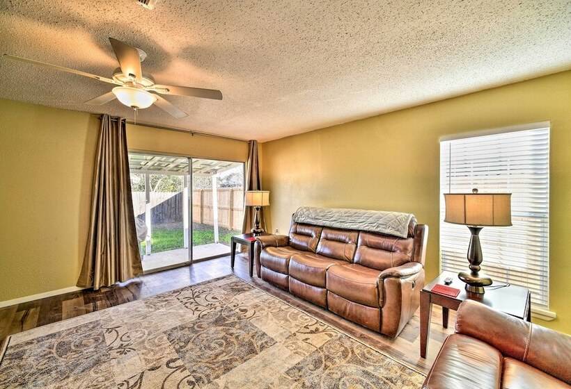 Spacious San Antonio Getaway W/ Fenced In Yard!
